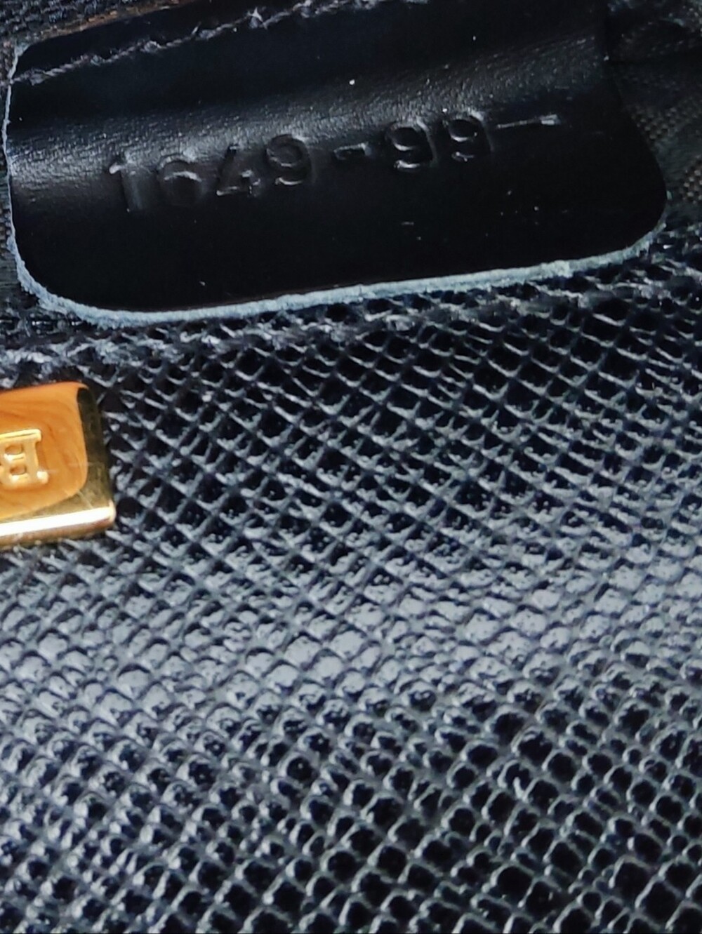 Bally Swiss Vintage Black Leather Crossbody with Gold 'B' Hardware. 8×7×3. - Picture 10 of 11